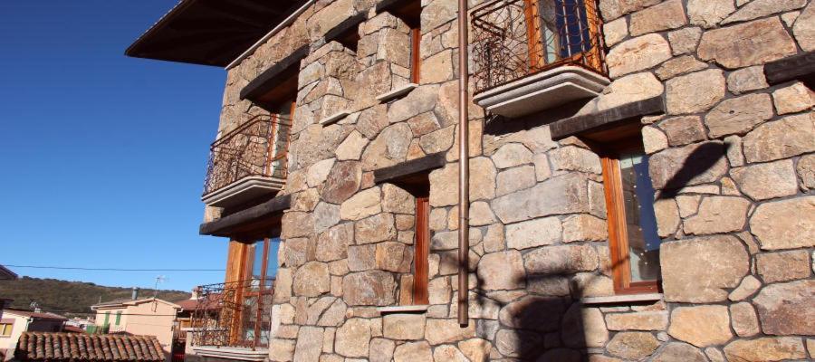 Hotel Rural Quercus Tierra Garganta De Los Montes Exterior foto